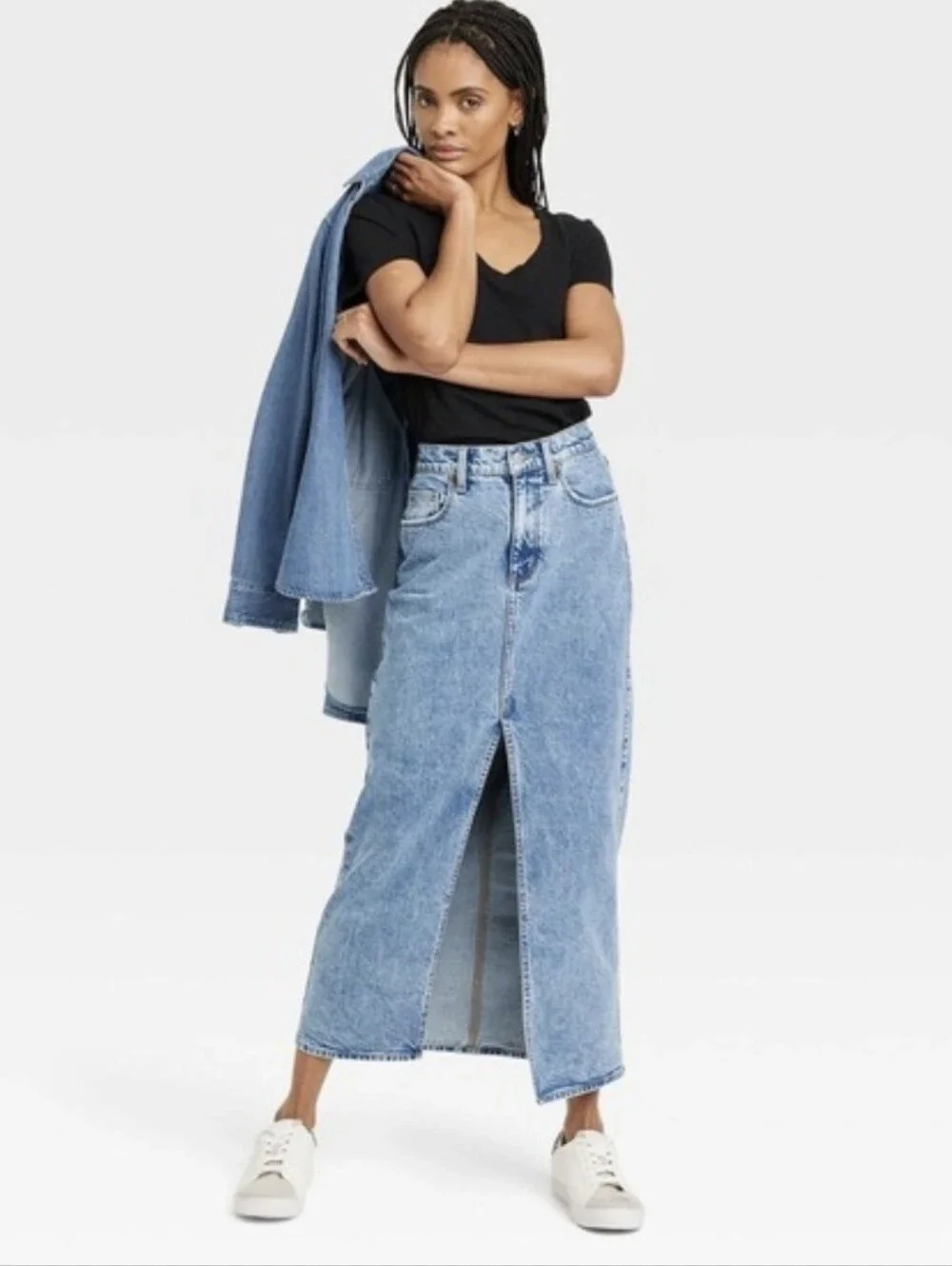 NWT Denim Maxi Skirt In Medium Wash -- Universal Thread Size 4 - Picture 1 of 9